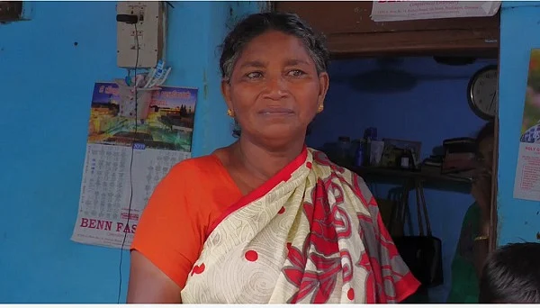 கண்ணீர் வடிக்கும் பாட்டி அன்ன புஷ்பம்