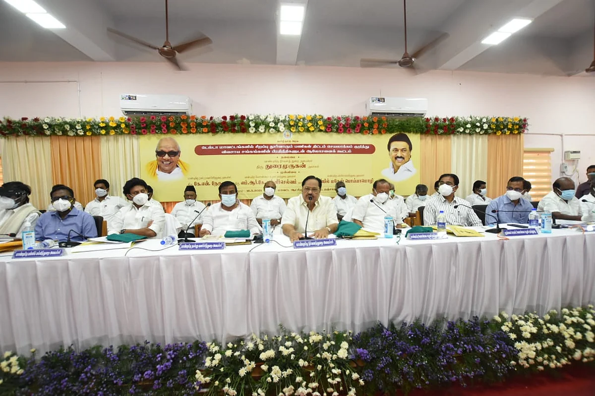 விவசாயிகளுடன் நடந்த ஆலோசனை கூட்டத்தில்