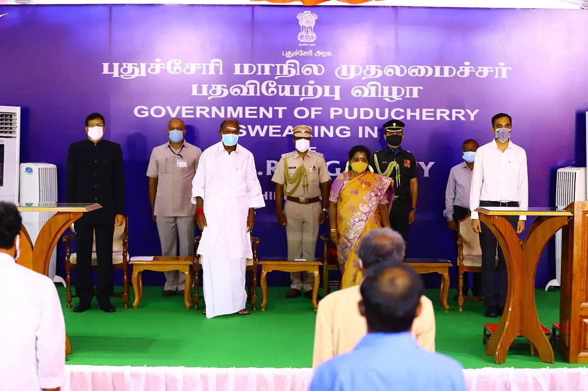புதுச்சேரி முதல்வராக பதவியேற்ற ரங்கசாமி