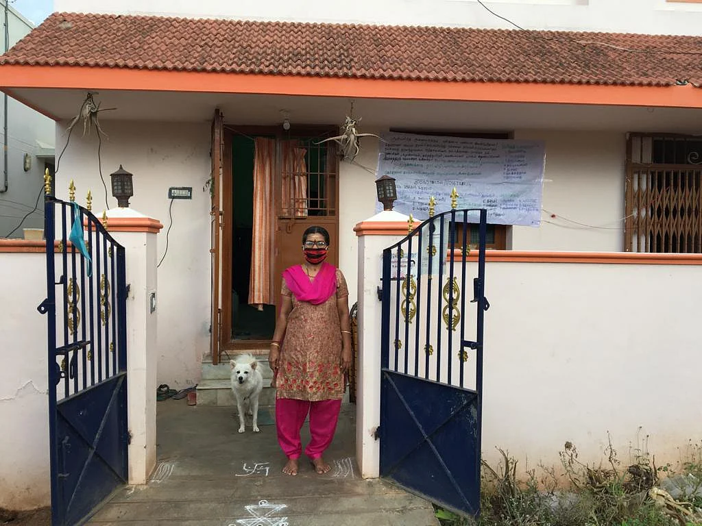 எச்சரிக்கை வாசகத்துடன் சித்ரா