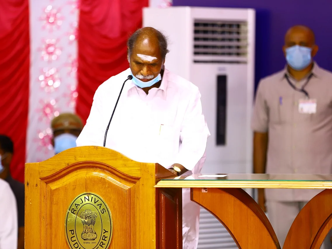 புதுச்சேரி: முதல்வராக பதவியேற்றார் ரங்கசாமி! மருமகன் துணை முதல்வரா?!