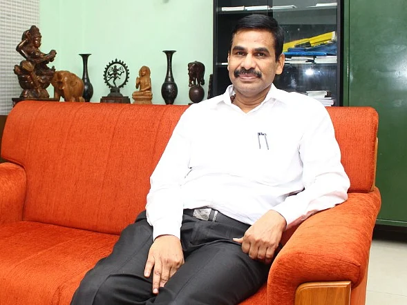 வெ.இறையன்பு: தமிழ் உணர்வாளர், தன்னம்பிக்கைப் பேச்சாளர் - தலைமைச் செயலர் கடந்து வந்த பாதை!