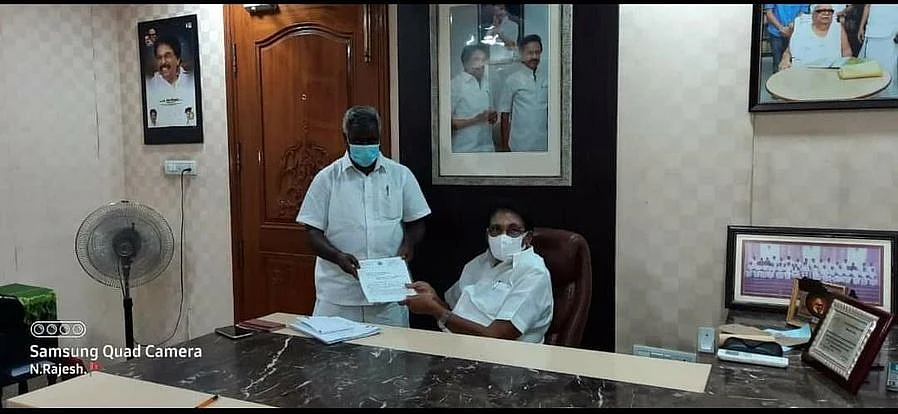எம்.எல்.ஏ மாரிமுத்து- அமைச்சர் கே.கே.எஸ்.எஸ்.ஆர்.ராமச்சந்திரன்