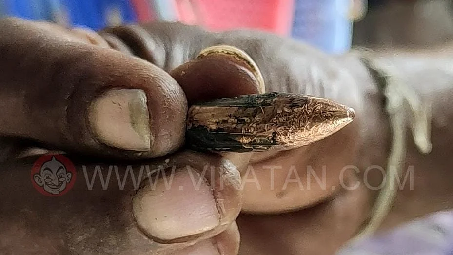 படகில் பாய்ந்த துப்பாக்கிக் குண்டு