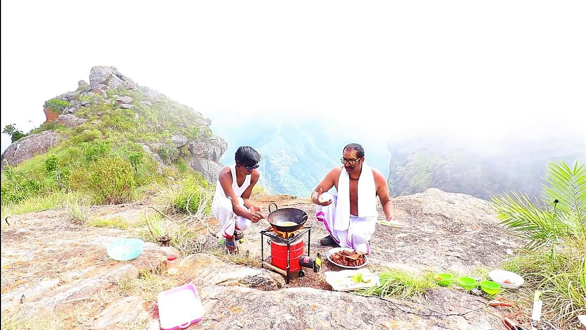 காப்புக் காட்டில் அத்துமீறும் யூடியூபர்கள்!
