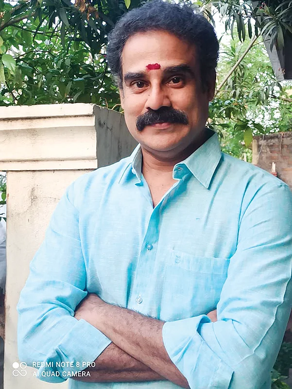 விகடன் TV: அவருக்குப் பதில் இவர்!