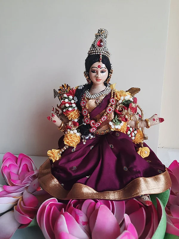 களிமண் முகமும் காட்டன் துணி உடலும்...