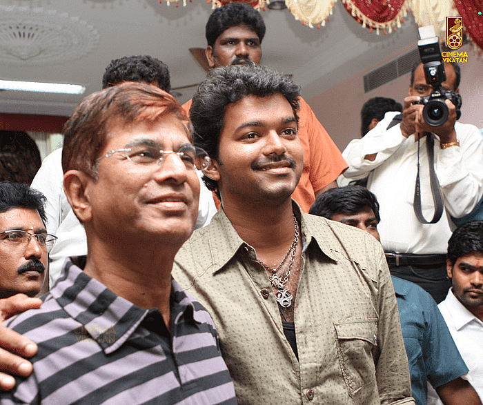 சசிகலாவைச் சமாளித்து தப்பிய முன்னாள் அமைச்சர் முதல் விஜய்யிடம் காம்ப்ளக்ஸை விற்கும் எஸ்.ஏ.சி வரை! -கழுகார் அப்டேட்ஸ்