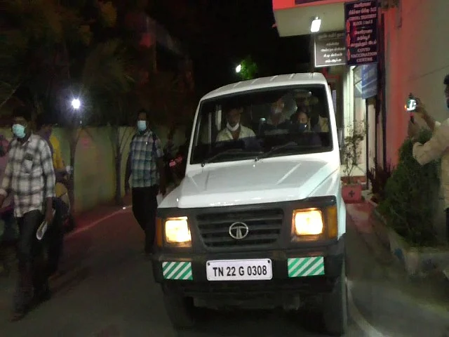 கைதுசெய்து அழைத்துச் செல்லப்படும் ஜோனாதன்