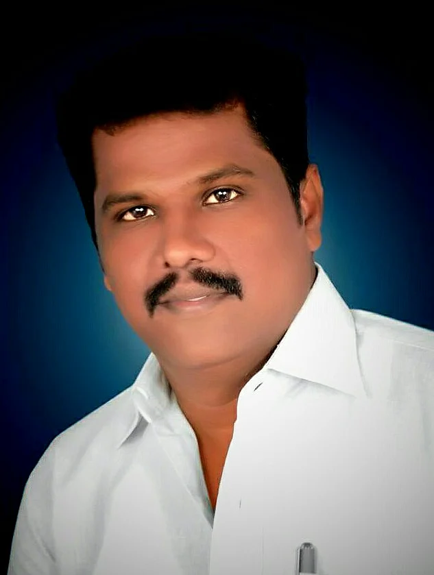 பரமக்குடி: "சசிகலாவுடன் பேசியதால் என் கார் எரிக்கப்பட்டதா?"- வின்சென்ட் ராஜா பதில்! Vincent raja was expelled from admk party after he spoke with sasikala. 2 வின்சென்ட் ராஜா