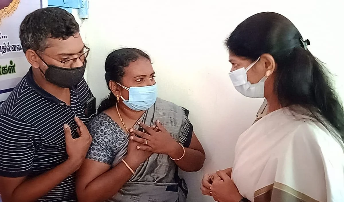 ஜெயராஜின் மகள் பெர்சிஸிக்கு ஆறுதல் கூறிய கனிமொழி