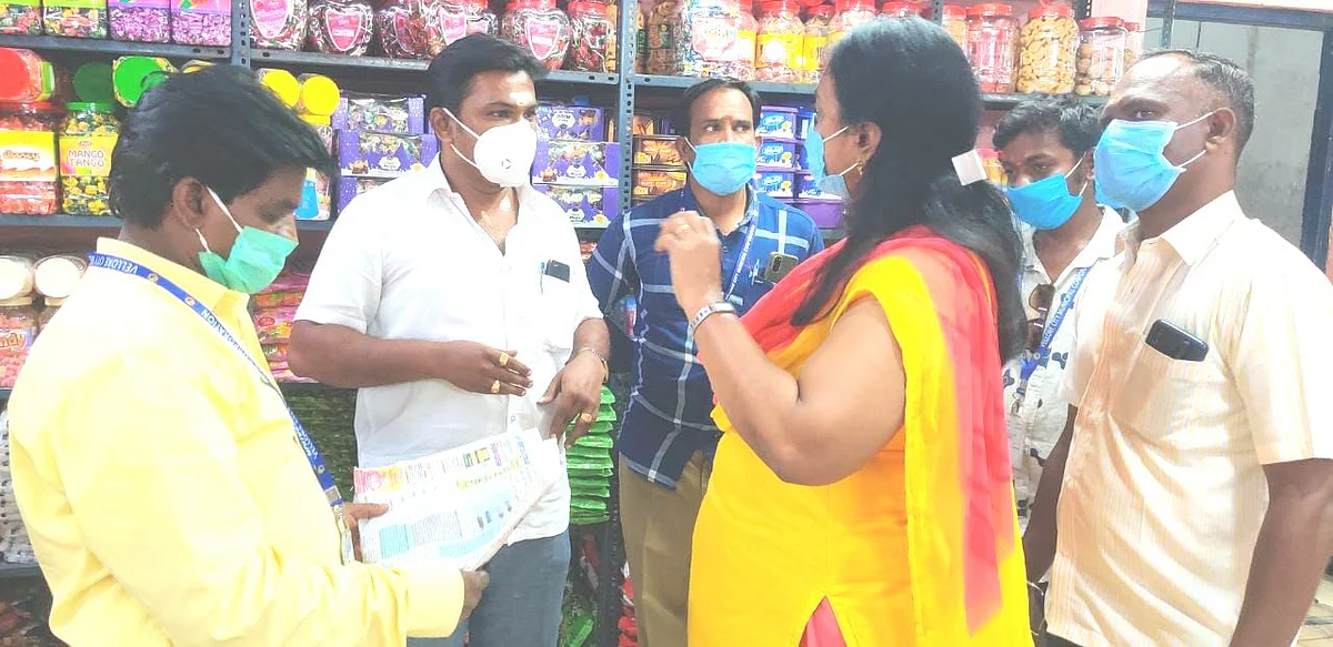 சோதனை நடத்திய மாநகராட்சி அதிகாரிகள்