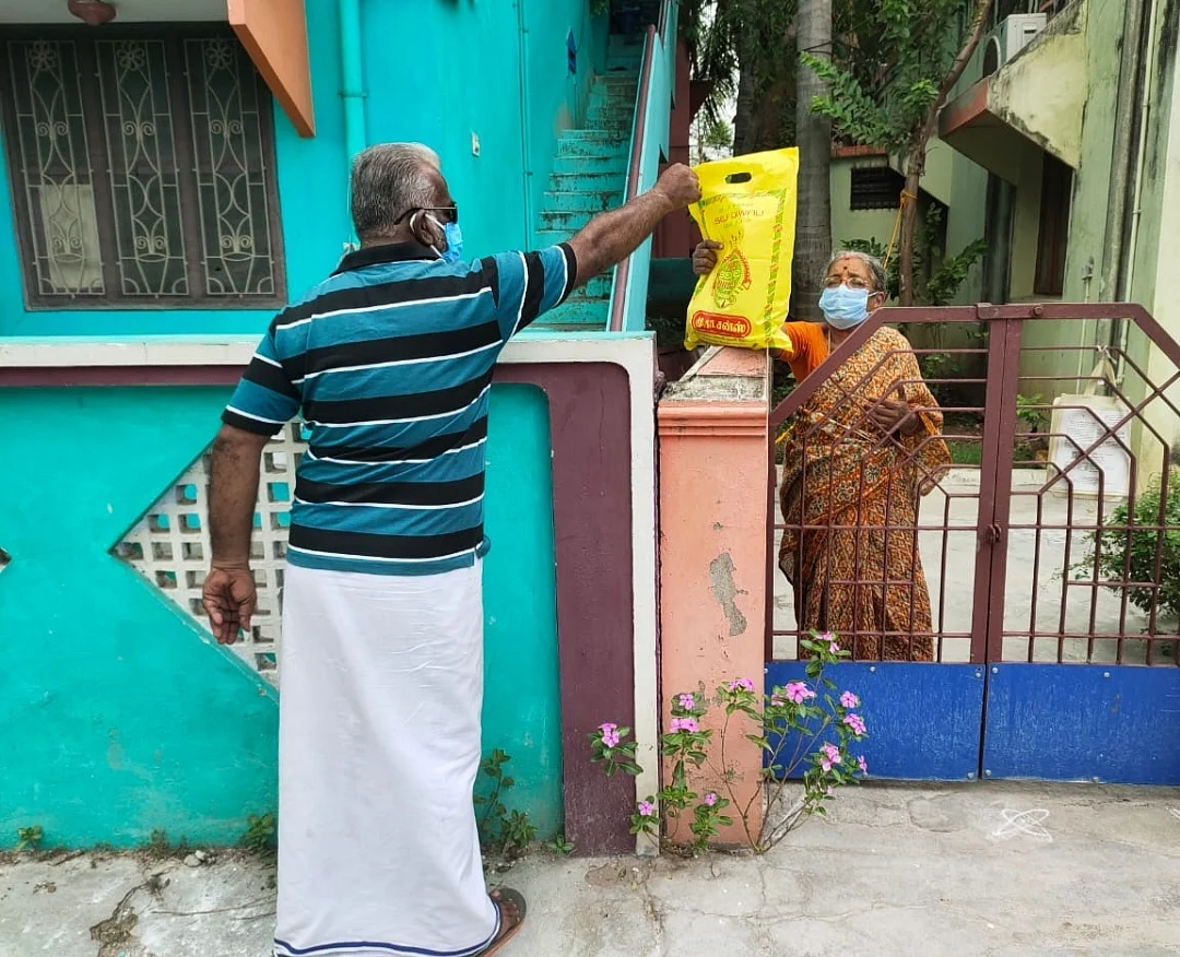 உணவு வழங்குதல்