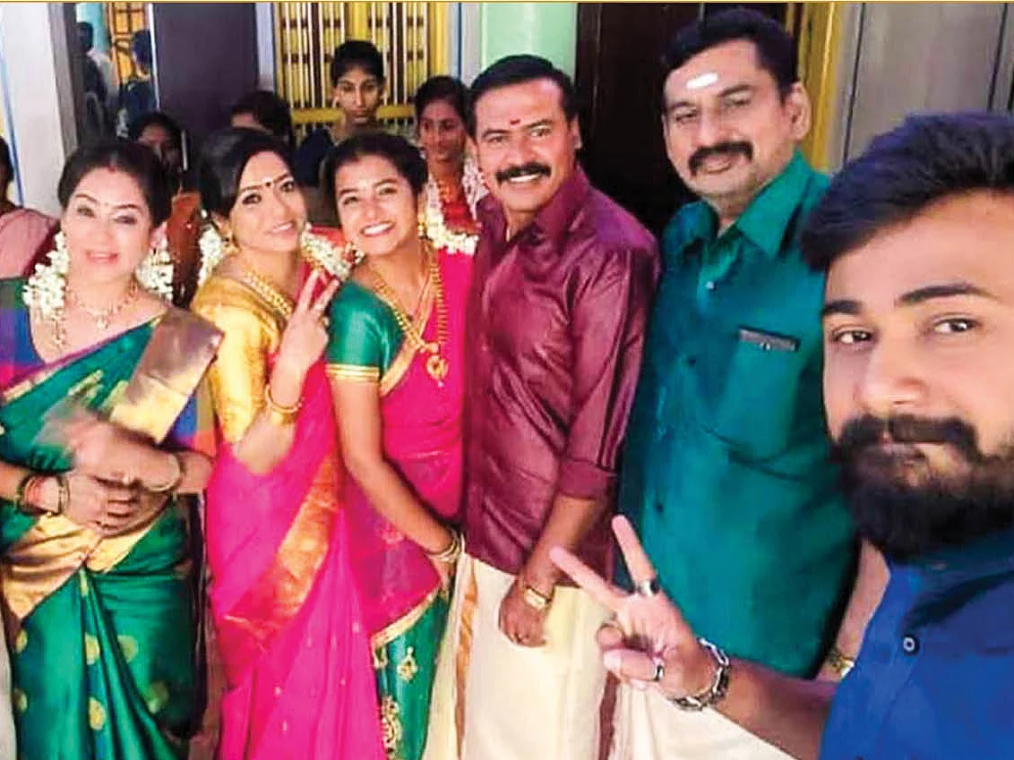 விகடன் TV: அவருக்குப் பதில் இவர்!