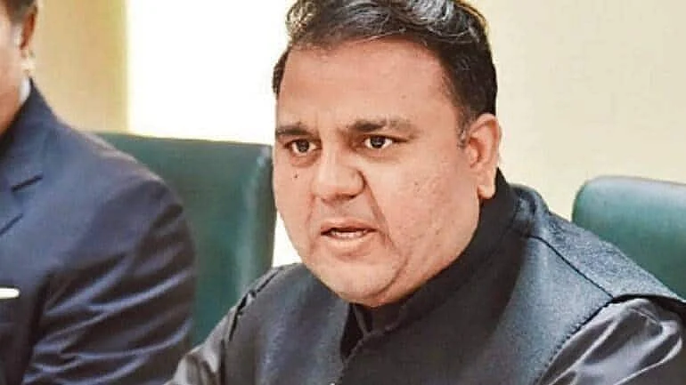 பாகிஸ்தான் தகவல் தொடர்புத்துறை அமைச்சர் ஃபவாத் சவுத்ரி