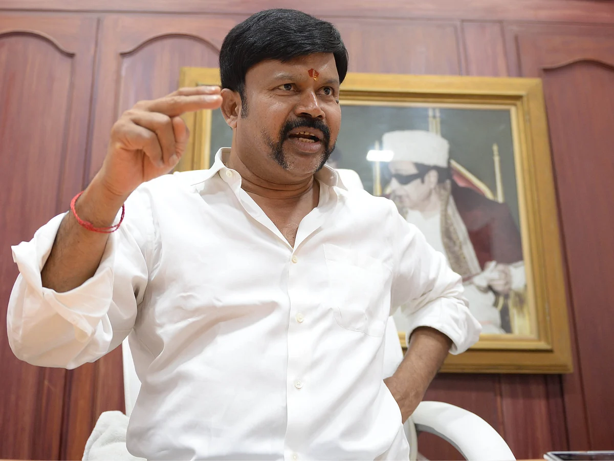 அ.தி.மு.க-வுக்கு ஊழல் குற்றவாளி தலைவராக கூடாது! - சசிகலாவை தாக்கும் கே.சி.பழனிசாமி