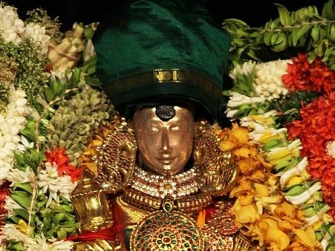 மதுரை மீனாட்சி அம்மன் கோயில் தாழம்பூ குங்குமத்தில் அப்படி என்ன விசேஷம்?