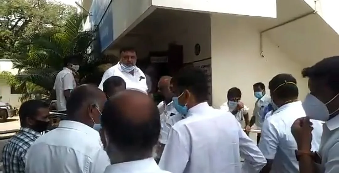 தி.மு.கவினர் வாக்குவாதம்