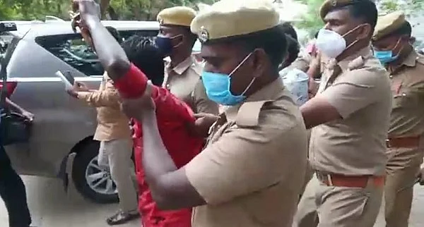 தீக்குளிக்க முயற்சி