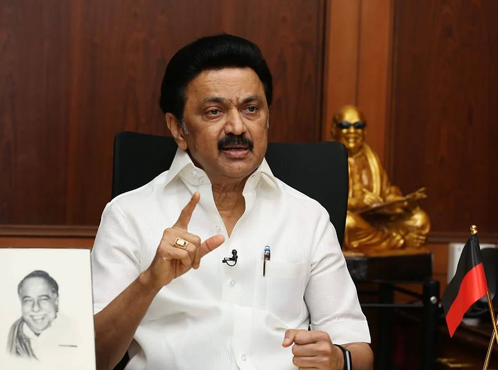 கருணாநிதி கட்டிய கோட்டையில் கொடி ஏற்றுகிறாரா ஸ்டாலின்? - மருத்துவமனை இடமாற்ற சர்ச்சை...
