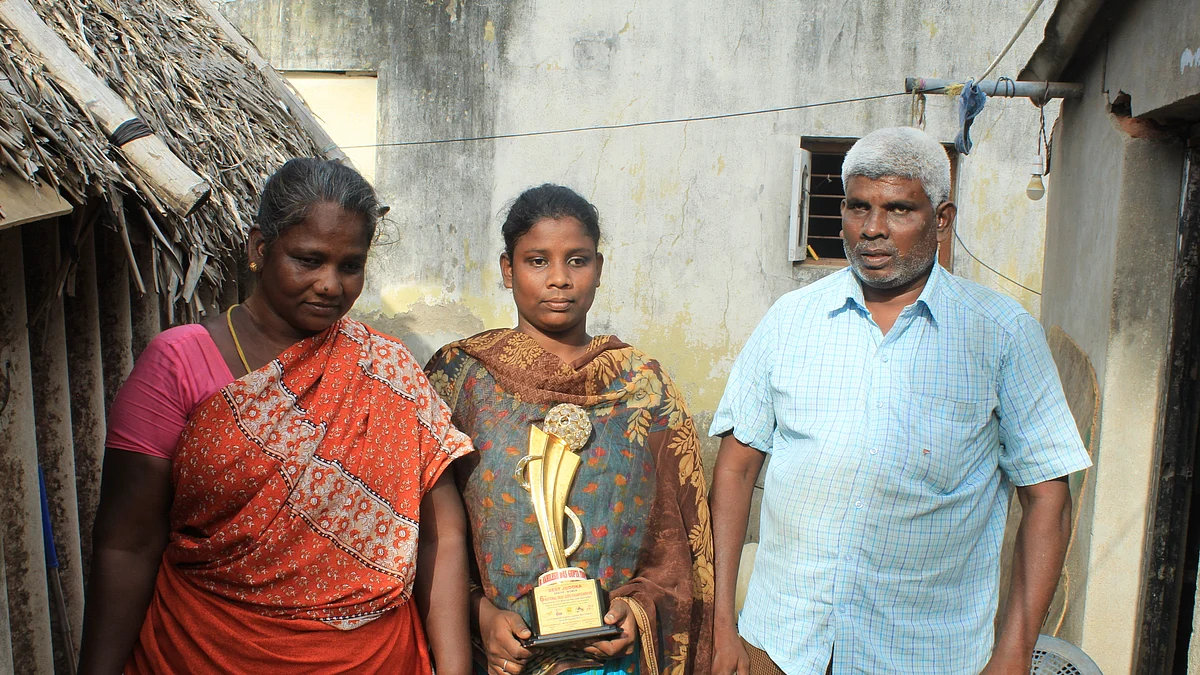 பாரா ஜூடோ வீராங்கனை மகேஸ்வரி பெற்றோருடன்