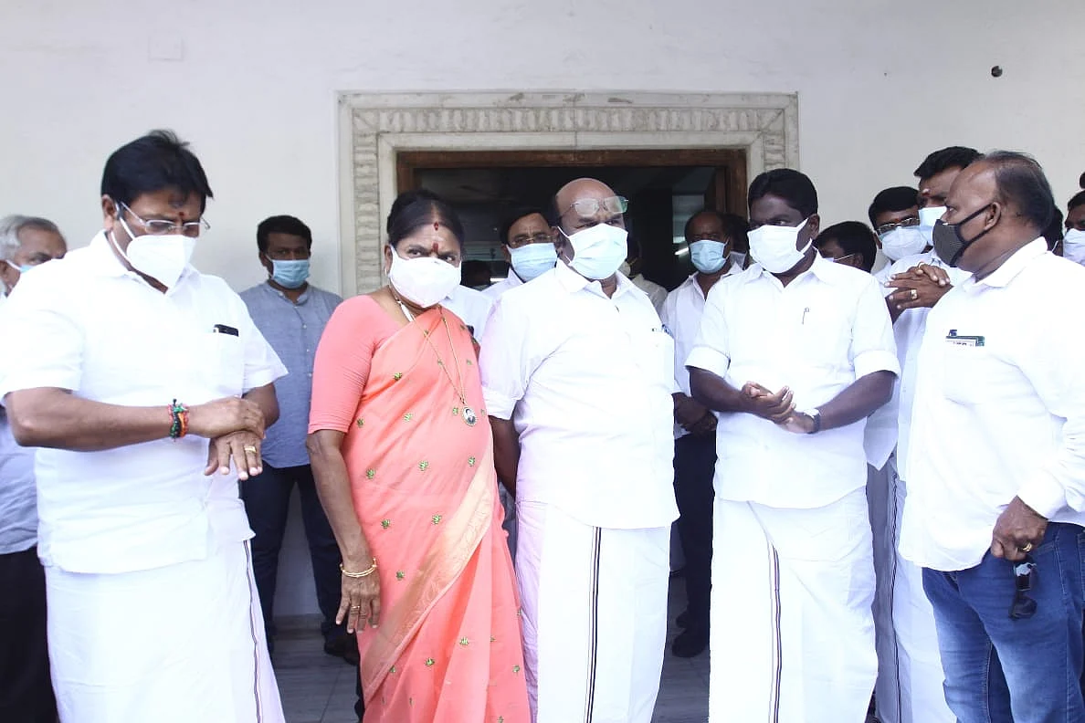 அதிமுக நிர்வாகிகள்