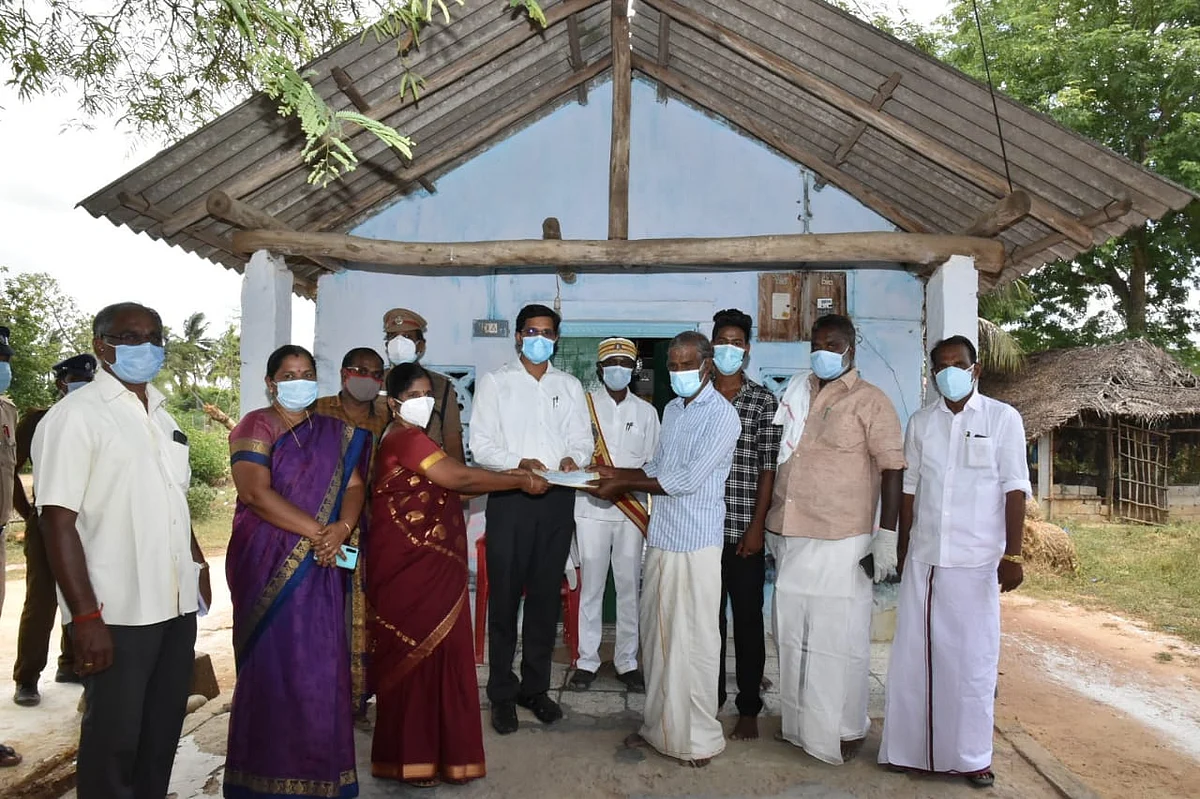 நிதி உதவி வழங்கிய கலெக்டர் கோவிந்தராவ்