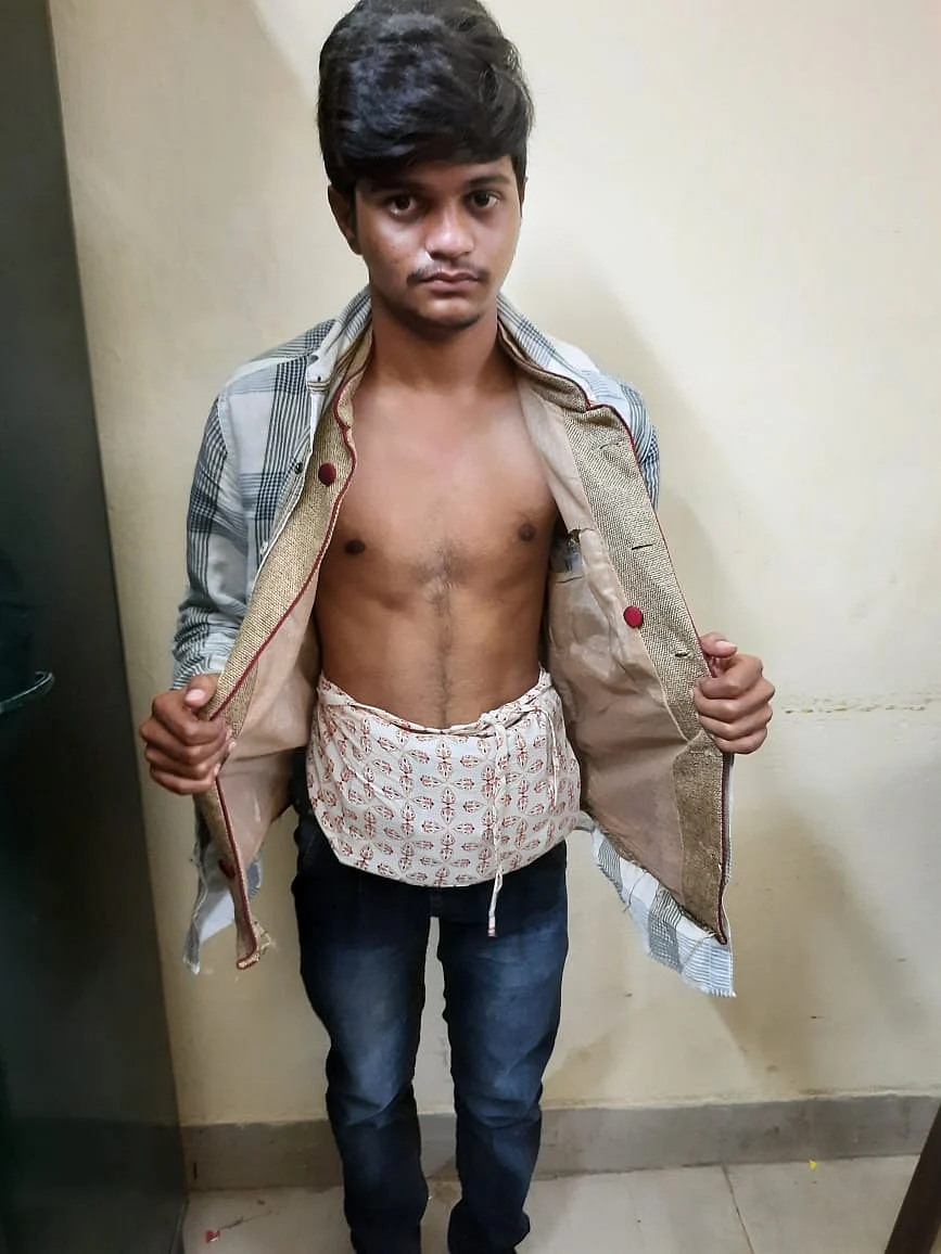ரூ.28 லட்சத்தைக் கொண்டு வந்த இளைஞர் சந்திரசேகர்