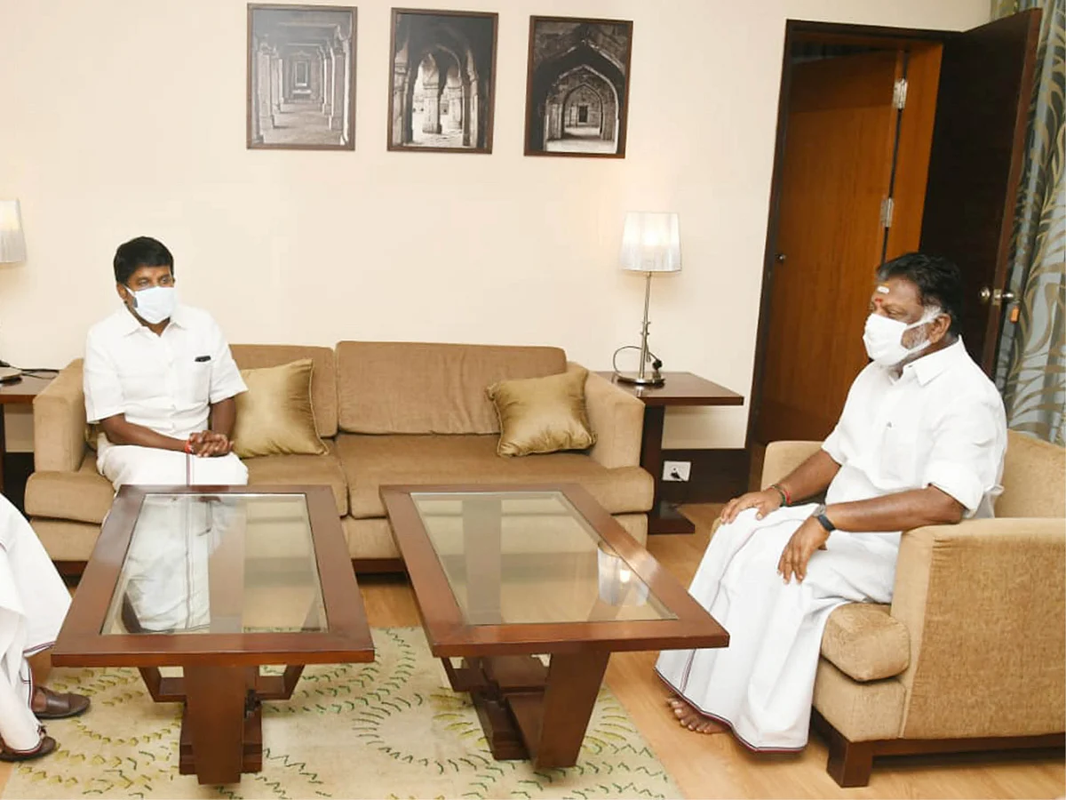 மிஸ்டர் கழுகு: பன்னீரின் தனிக்குழு யோசனை... மௌனம் காக்கும் எடப்பாடி!