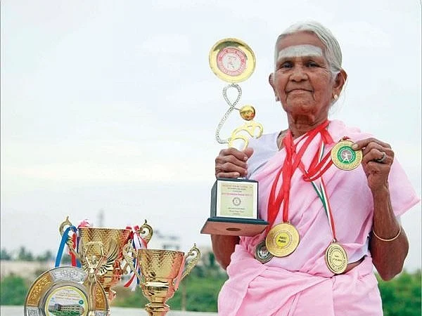 ``வயசு 100... காலை 5 மணிக்கு மேல தூங்கினதில்லை... ஆரோக்கியத்துக்கு என்ன காரணம்னா..!" - `யோகா' நானம்மாள் #InternationalDayofYoga