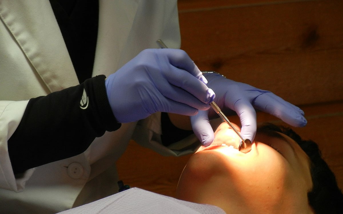 Covid Questions: தடுப்பூசி போட்டுக்கொண்ட பின் பல் அகற்றும் சிகிச்சை மேற்கொள்ளலாமா?