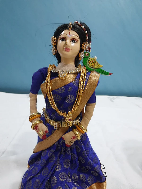 களிமண் முகமும் காட்டன் துணி உடலும்...