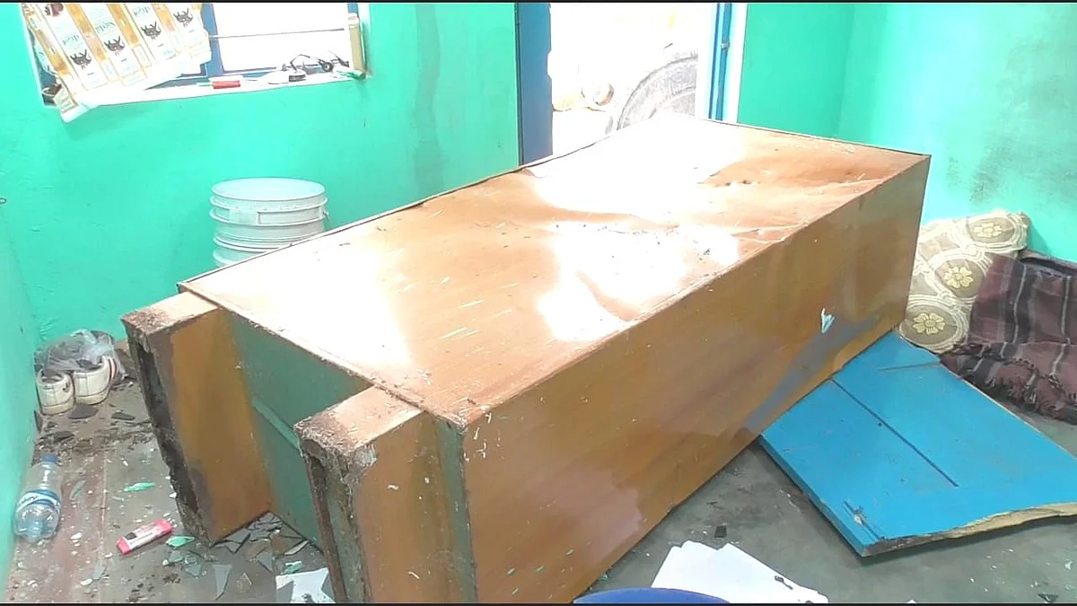 சூறையாடப்பட்ட காதலன் வீடு