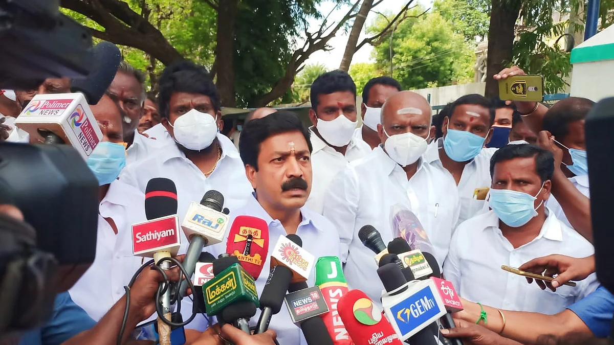 செய்தியாளர் சந்திப்பில் சி.வி.சண்முகம்.