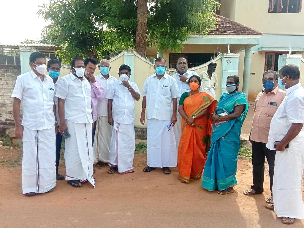 புதுக்கோட்டை: `கடைக்கோடியில் இருப்பதால், அதிகாரிகள் வருவதில்லை'-ஒரு கிராமத்தின் குரல்!