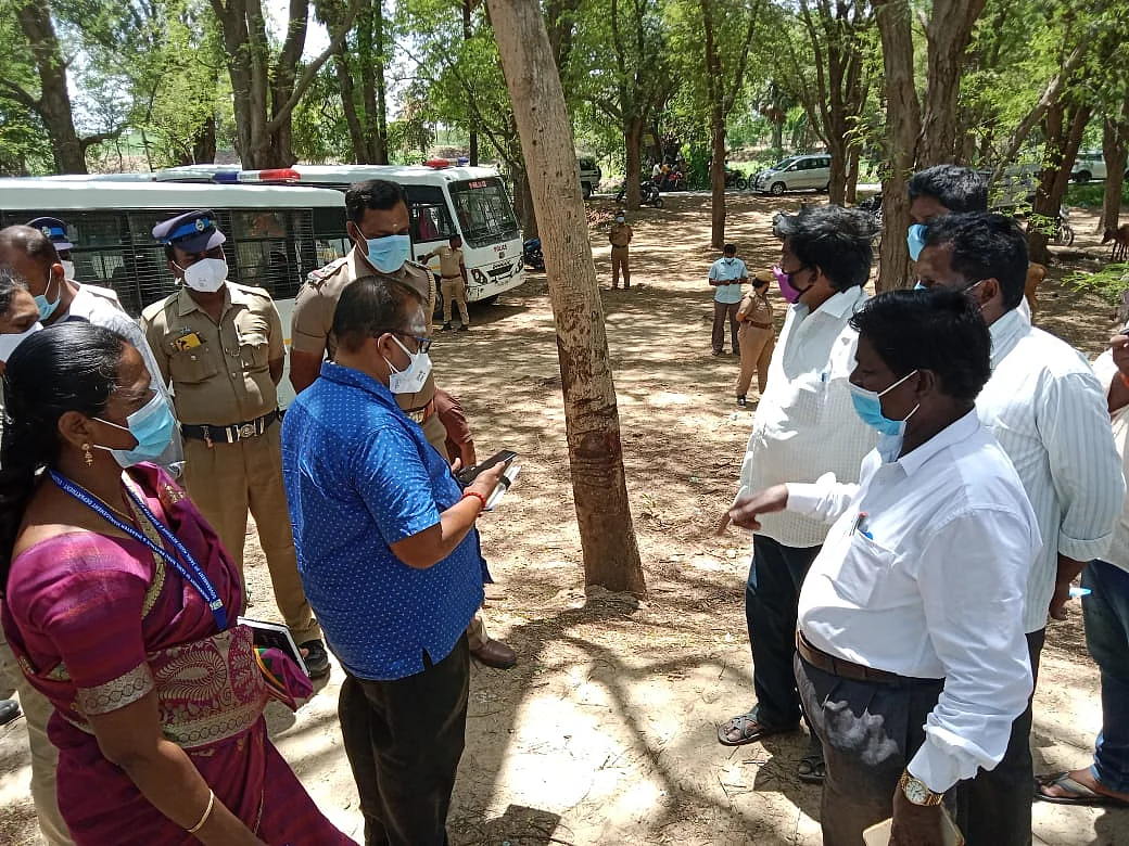 பேச்சுவார்த்தையில் தாசில்தார்