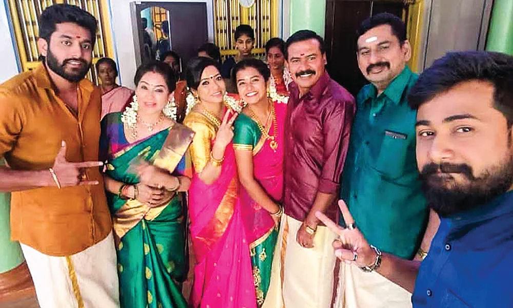 விகடன் TV: அவருக்குப் பதில் இவர்!