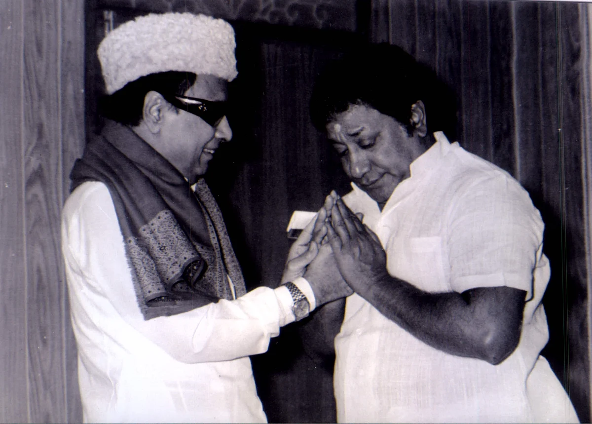 நானும் நீயுமா - 8 : எம்ஜிஆர் Vs சிவாஜி... சத்தமில்லாமல் நடந்த நடிகர் சங்க சண்டைகளின் பின்னணி என்ன? | why mgr and sivaji ganesan's fight over nadigar sangam issue 4 எம்ஜிஆர் - சிவாஜி