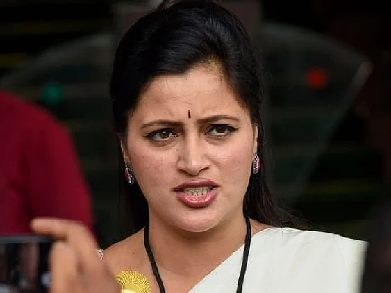 மகாராஷ்டிரா: 'போலிச் சாதிச் சான்றிதழ் விவகாரம்; பெண் எம்.பி-க்கு ரூ.2 லட்சம் அபராதம்!'
