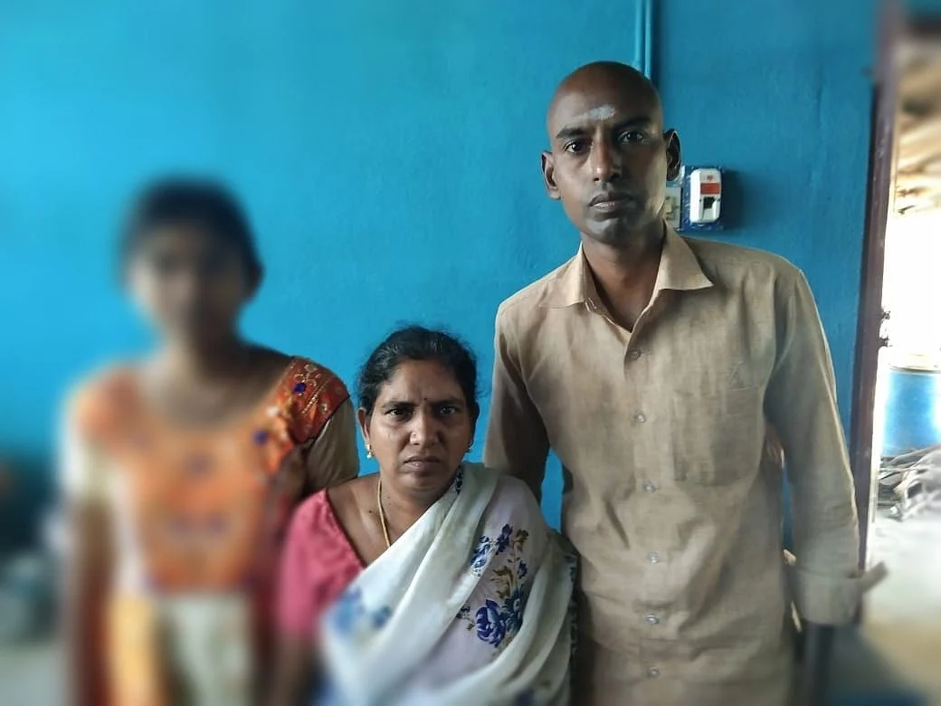 அய்யப்பன் மனைவி மகளுடன்...