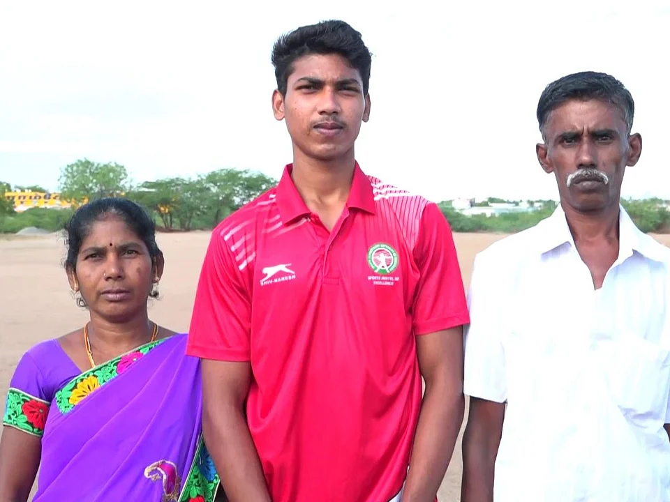 பெற்றோருடன் மாரீஸ்வரன்
