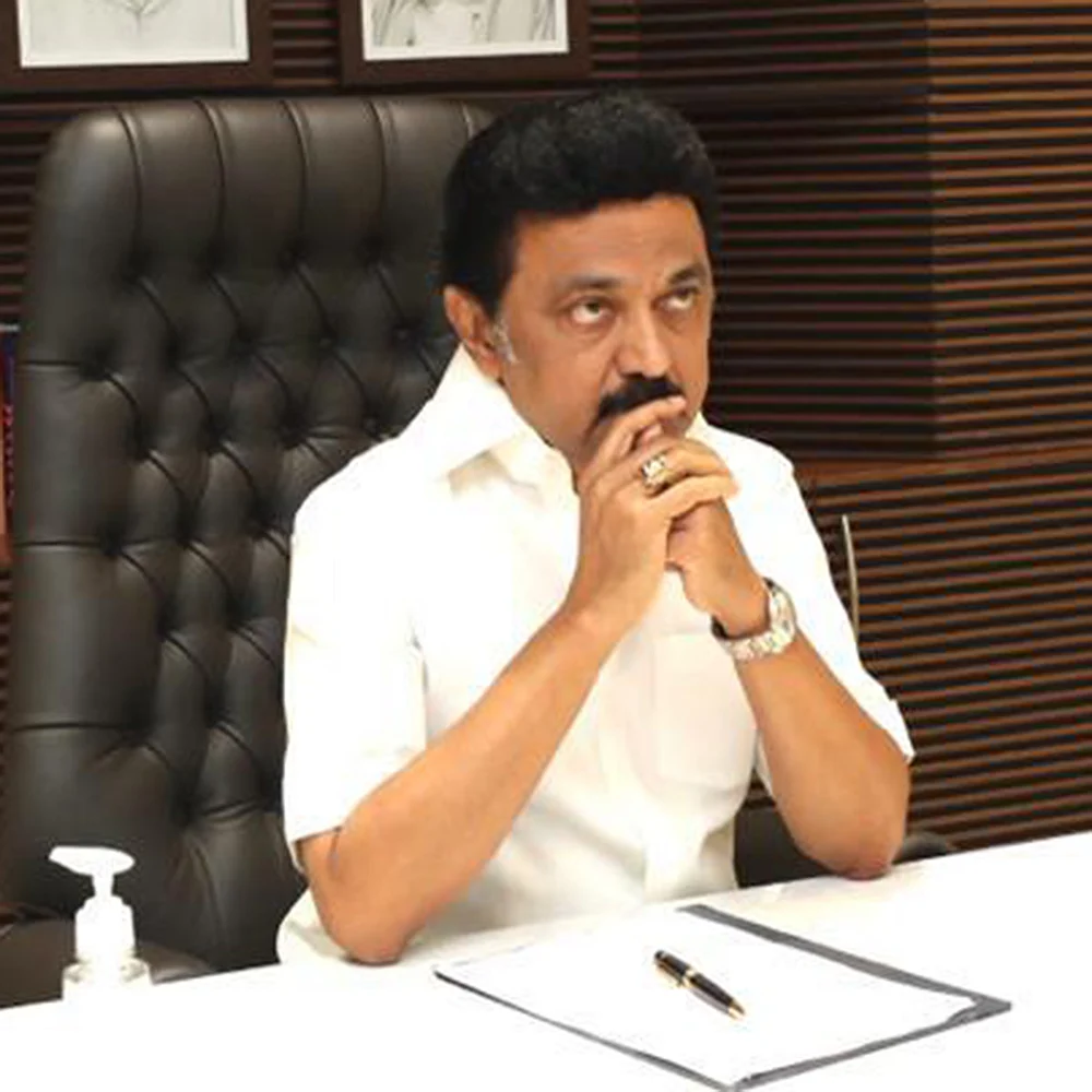 முட்டிமோதும் முன்னாள் முதல்வர்கள்!