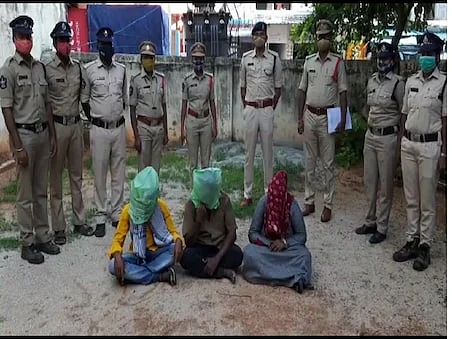 கலர் ஜெராக்ஸ் ரூபாய்த்தாள்; ஆயிரங்களில் 'ஆடு' மோசடி-திருத்தணியில் தப்பி ஆந்திராவில் சிக்கிய கும்பல்!