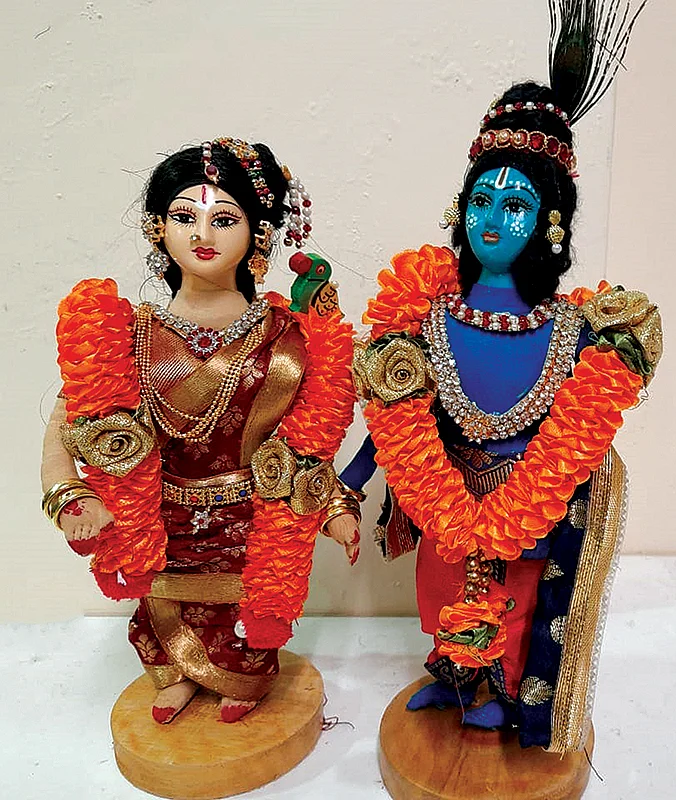 களிமண் முகமும் காட்டன் துணி உடலும்...