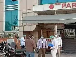 உ.பி: `சோதனை முயற்சியாக 5 நிமிடம் ஆக்சிஜனை நிறுத்தினேன்; துடிதுடித்த நோயாளிகள்!’ -வீடியோவால் சர்ச்சை