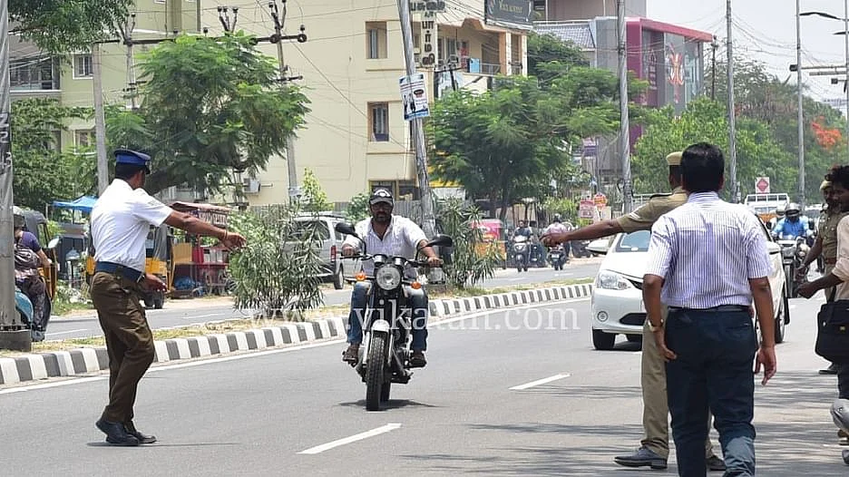 போக்குவரத்துக் காவலர்கள்