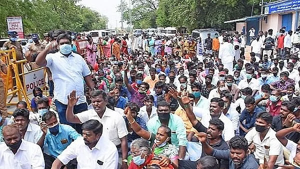 உறவினர்கள் போராட்டம்