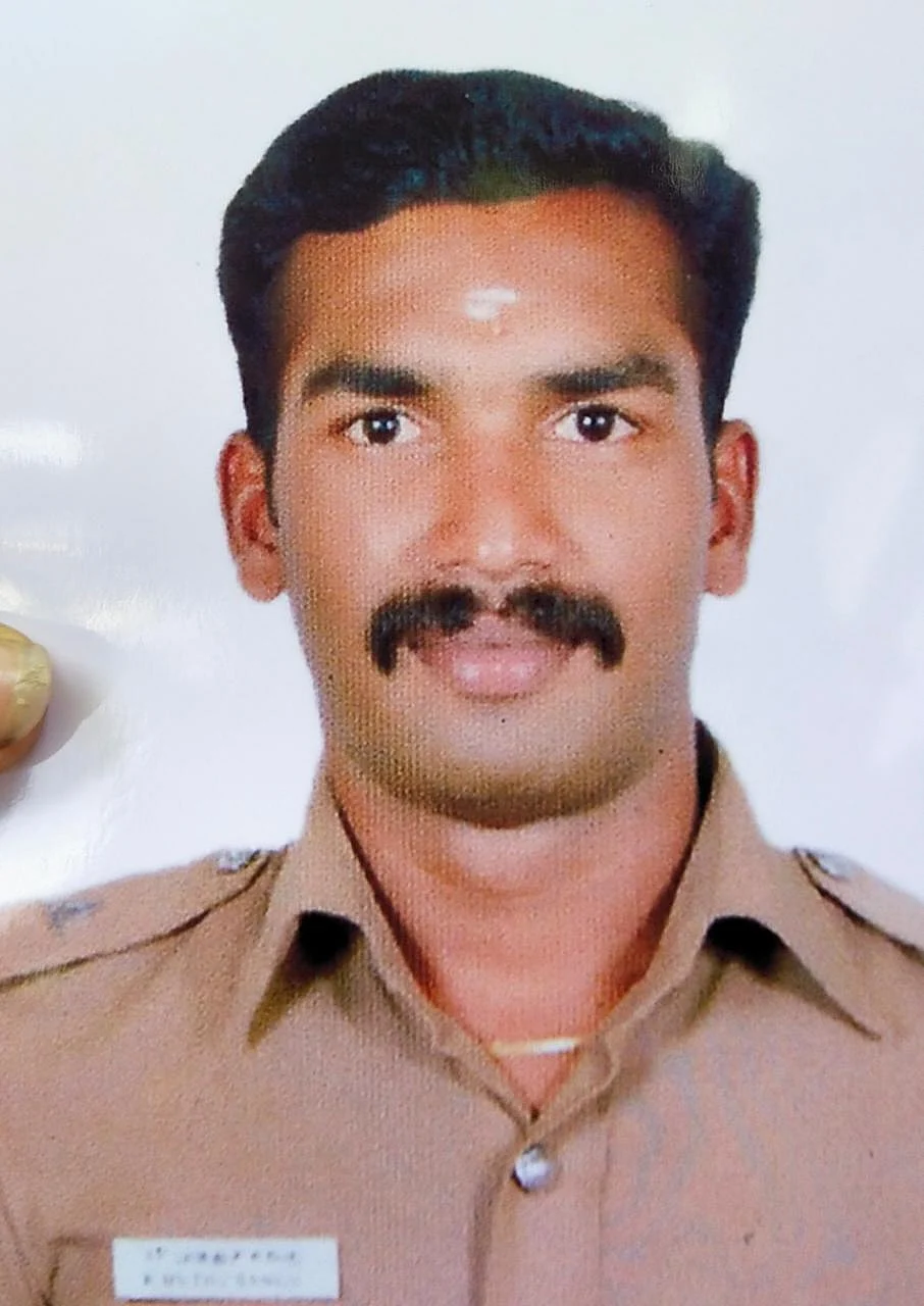 மதுரை: `பல பெண்களின் வாழ்க்கையை சீரழிக்கிறார் என் கணவர்!’ - அதிர வைத்த காவலர் மனைவியின் புகார் | My husband was spoiling many womens life, complaint by policemen's wife 2 முத்துசங்கு