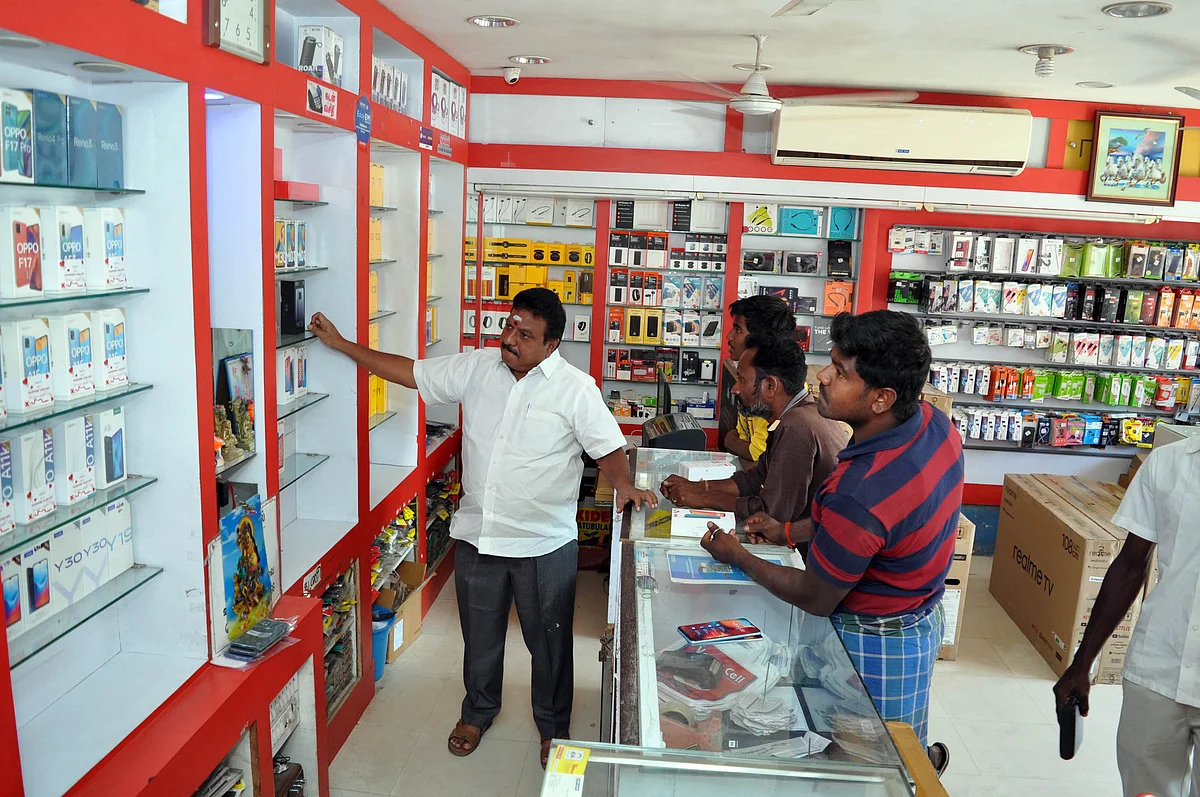 செல்போன் விற்பனை செய்யும் வாசு சீனிவாசன்