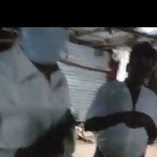சம்பவ இடத்தில் வட்டாட்சியர் தமிழ்ச்செல்வன்